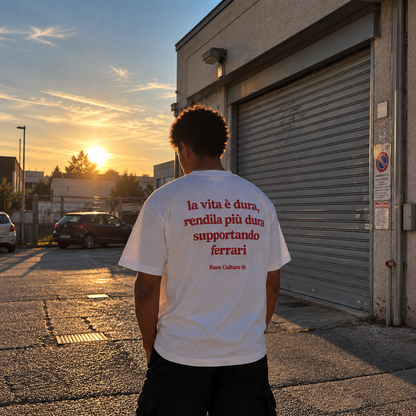 T-shirt La Vita è Dura Supportando Ferrari Bianca